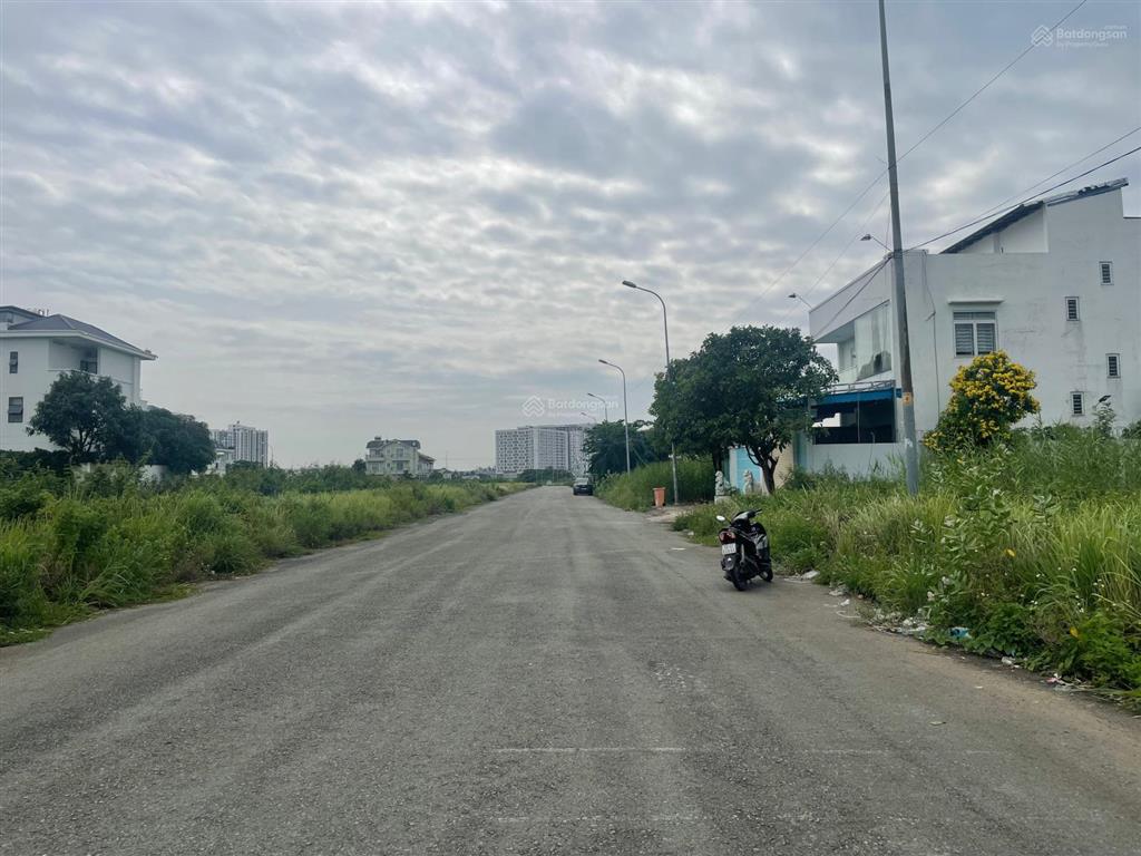 Mặt tiền liên phường sở văn hóa thông tin  phú hữu giá 115tr/m2