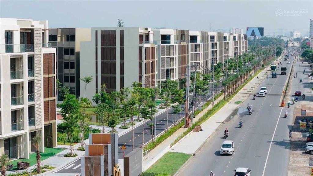 Đất hoàng anh minh tuấn đường đỗ xuân hợp (đối diện global)