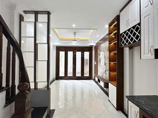 Bán nhà riêng hàng hiếm tại hồ văn chương, giá chỉ 13,8 tỷ, dt 40m2 xây 7 tầng tháng máy, ô tô vào.