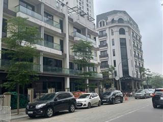 Bán nhà phân lô phạm tuấn tài  hoàng quốc việt  ô tô tránh  vỉa hè  kinh doanh. 62m. giá 32 tỷ