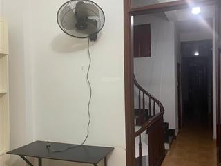 Cho thuê nhà riêng ngõ 106 hoàng quốc việt, phường nghĩa tân, 35m2, 5 tầng, ô tô đỗ cửa, 15 tr/th.