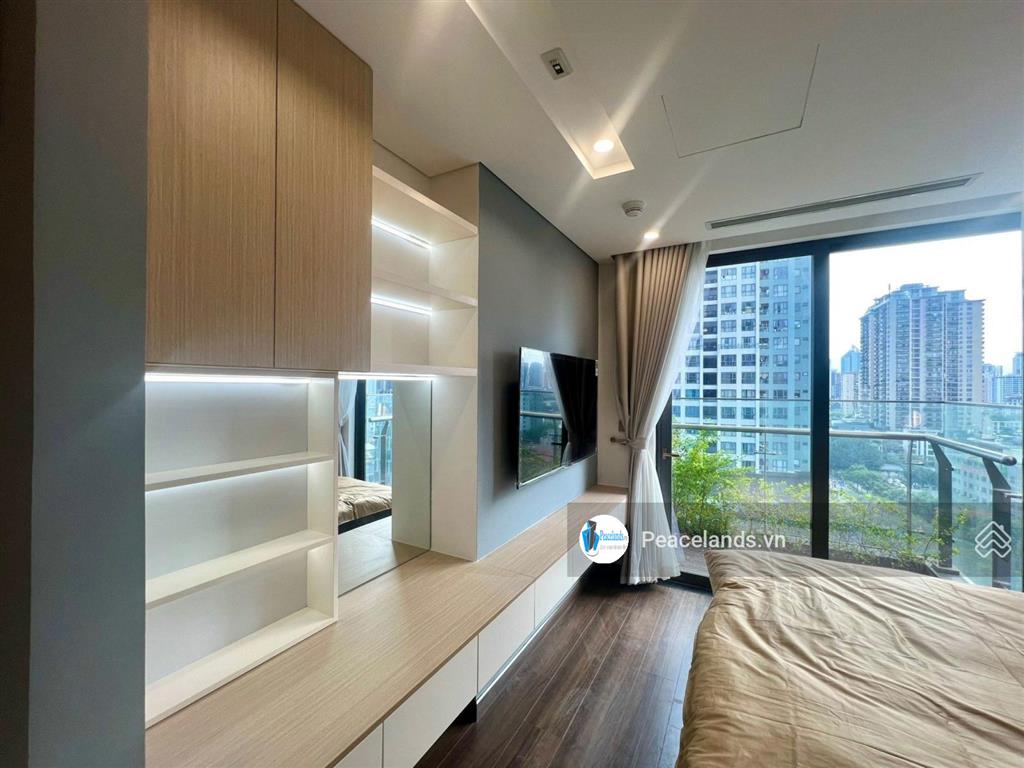 Chính chủ cho thuê căn hộ tầng cao 2pn đủ đồ cc mipec rubik giá 18tr.  0936 530 ***