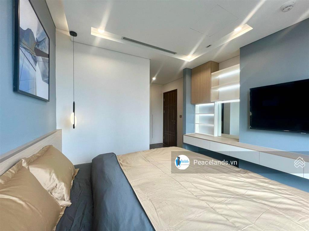 Chính chủ cho thuê căn hộ tầng cao 2pn đủ đồ cc mipec rubik giá 18tr.  0936 530 ***