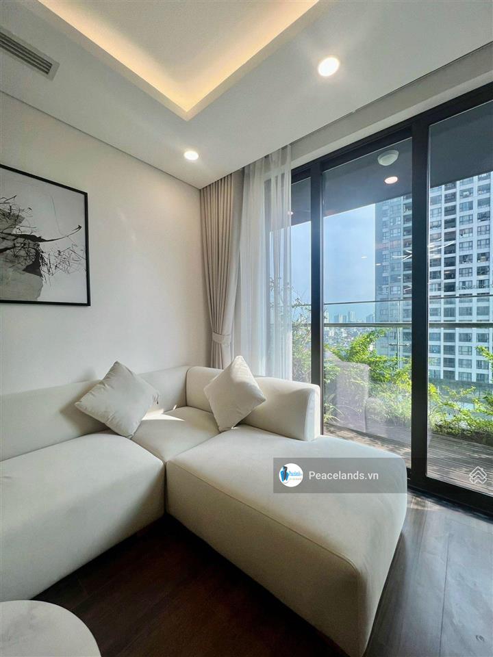 Chính chủ cho thuê căn hộ tầng cao 2pn đủ đồ cc mipec rubik giá 18tr.  0936 530 ***