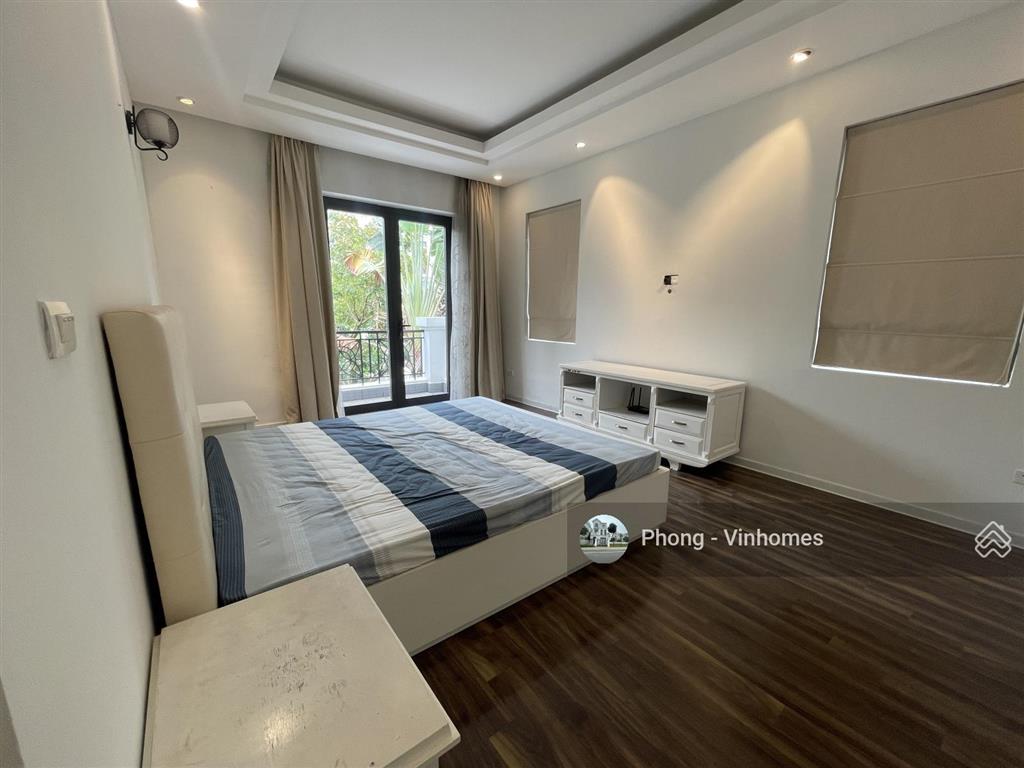 Cho thuê biệt thự riverside 4pn 220m²  full nội thất  sân vườn rộng  giá 40tr