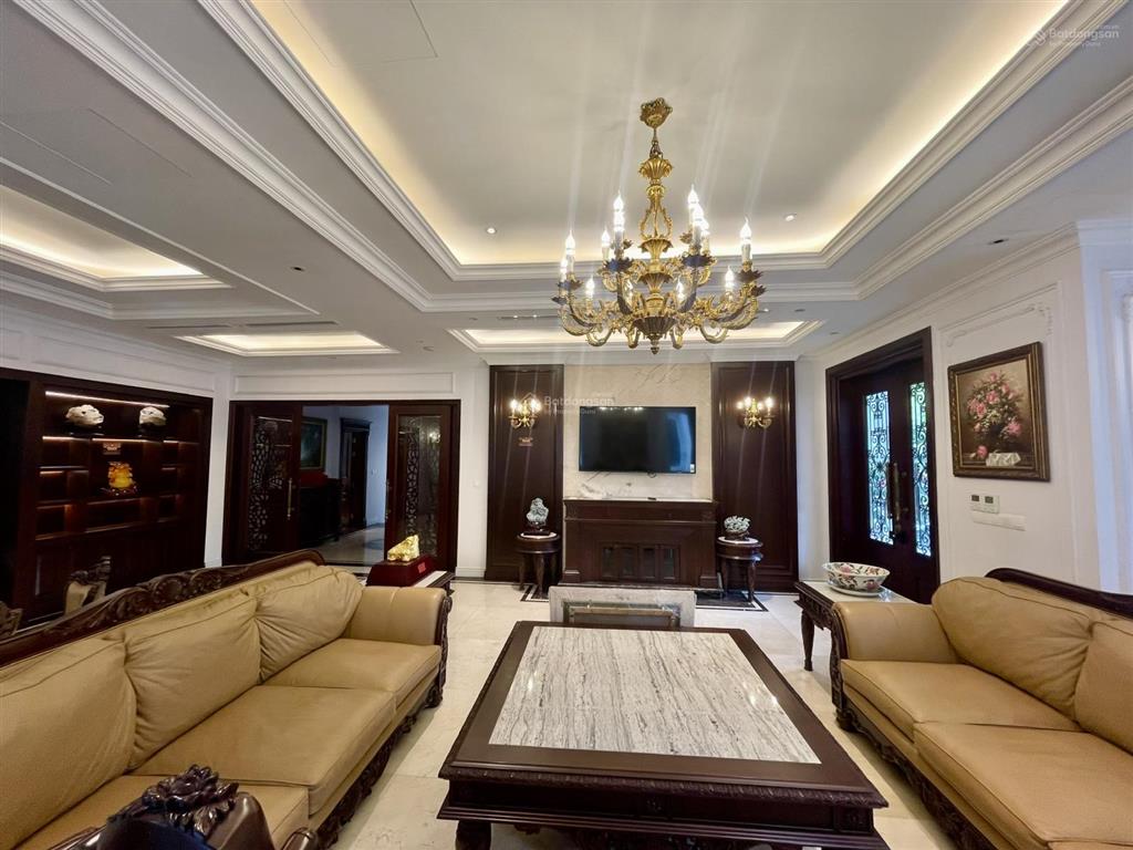 Cho thuê biệt thự vinhomes riverside, 550m2, sân vườn thoáng, giá tốt chỉ 90tr