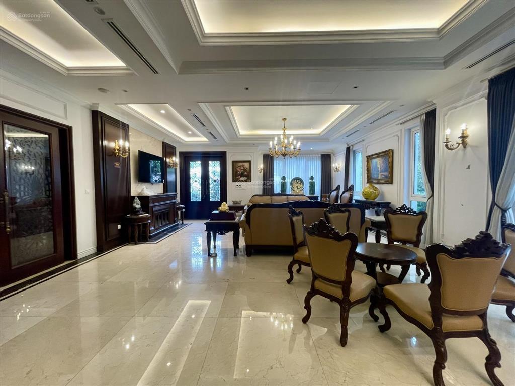 Cho thuê biệt thự vinhomes riverside, 550m2, sân vườn thoáng, giá tốt chỉ 90tr