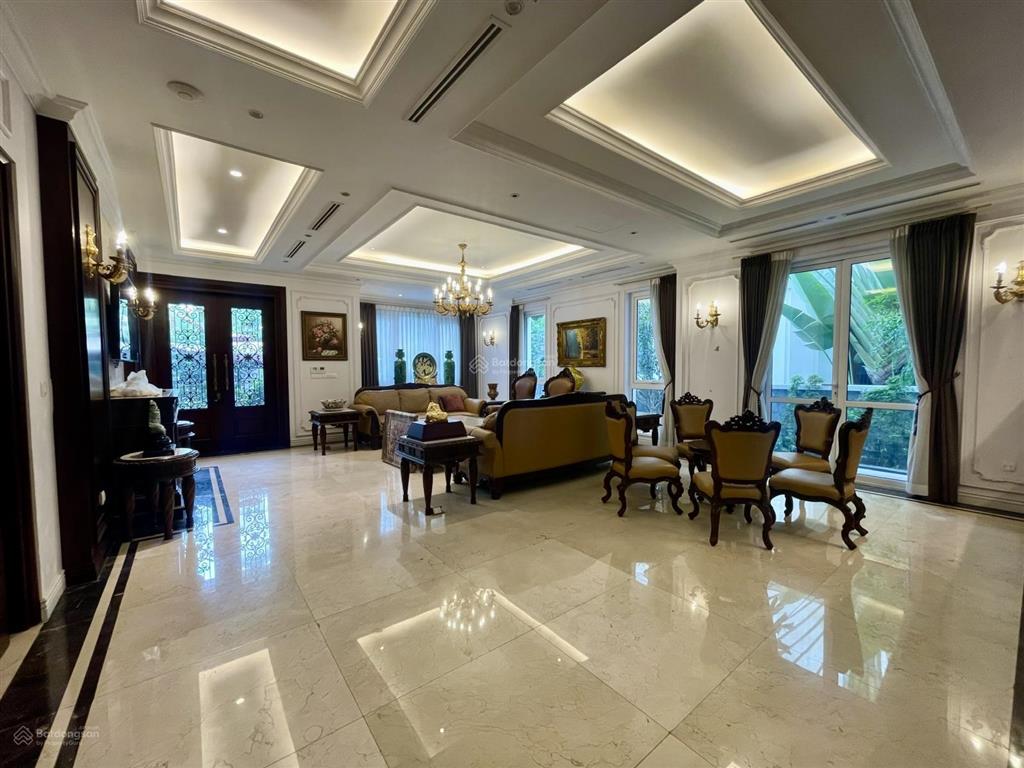 Cho thuê biệt thự vinhomes riverside, 550m2, sân vườn thoáng, giá tốt chỉ 90tr