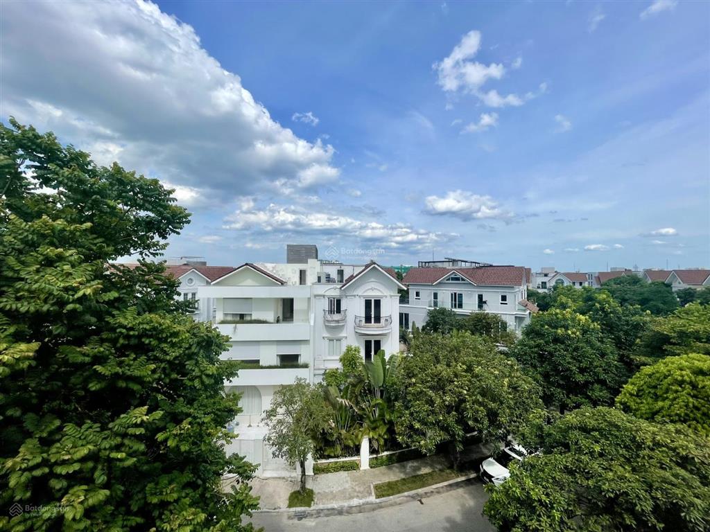 Cho thuê biệt thự vinhomes riverside, 550m2, sân vườn thoáng, giá tốt chỉ 90tr