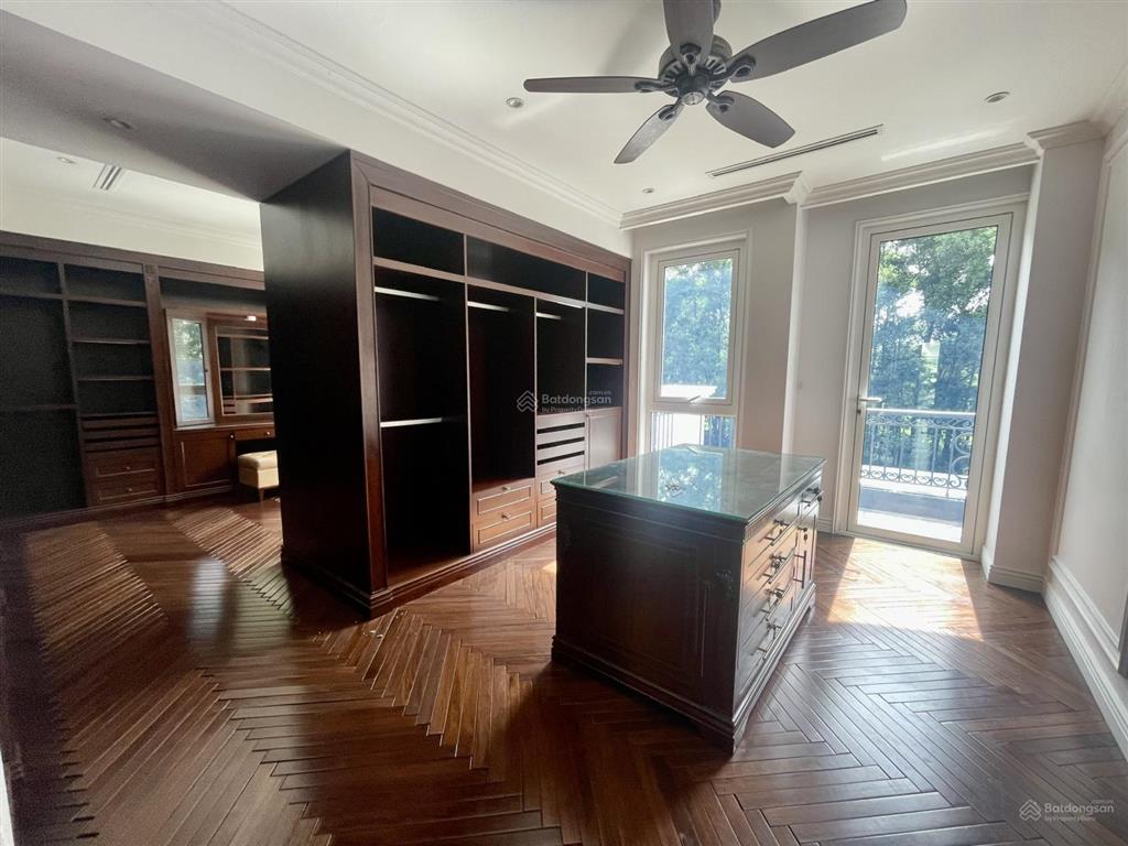 Cho thuê biệt thự vinhomes riverside, 550m2, sân vườn thoáng, giá tốt chỉ 90tr