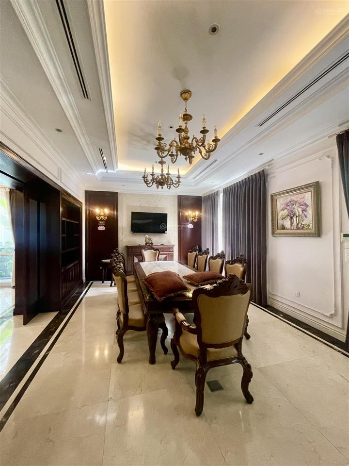 Cho thuê biệt thự vinhomes riverside, 550m2, sân vườn thoáng, giá tốt chỉ 90tr