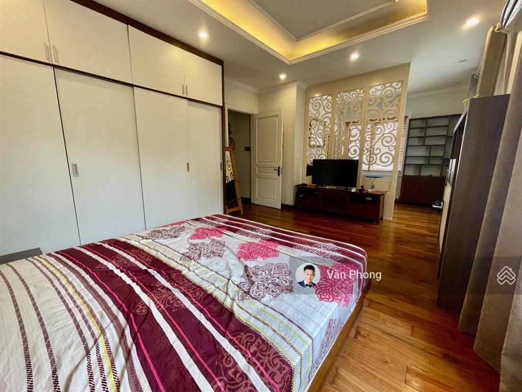 Cho thuê biệt thự vinhomes riverside, 220m2, full nội thất, sân vườn đẹp, giá 40tr