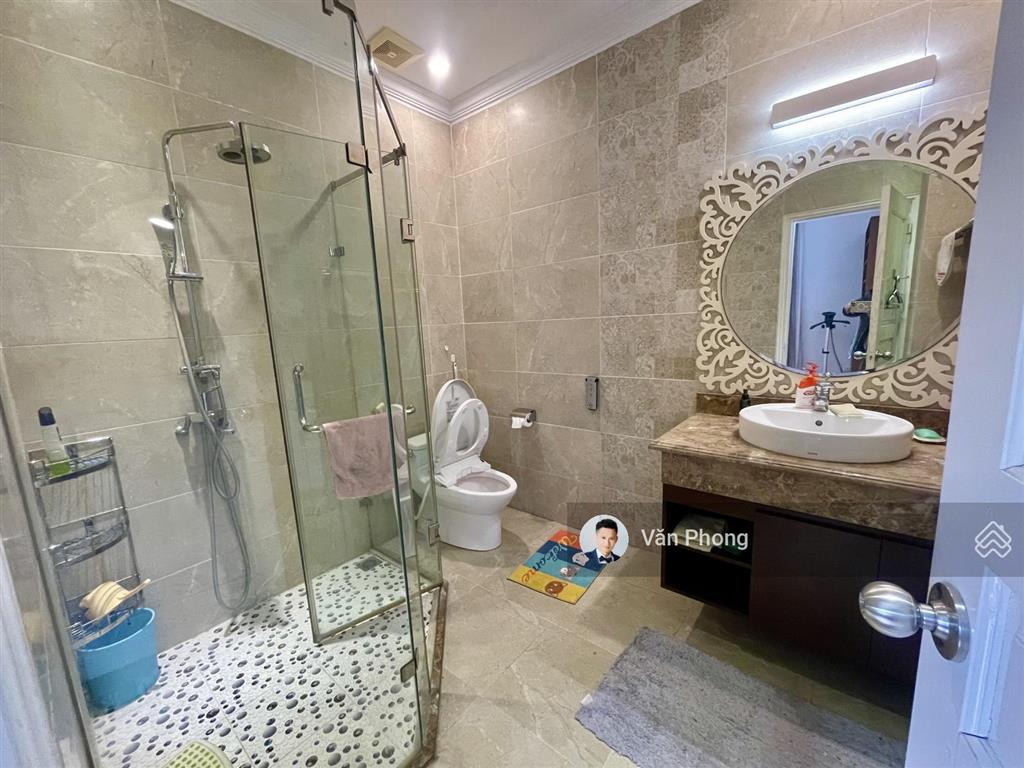 Cho thuê biệt thự vinhomes riverside, 220m2, full nội thất, sân vườn đẹp, giá 40tr