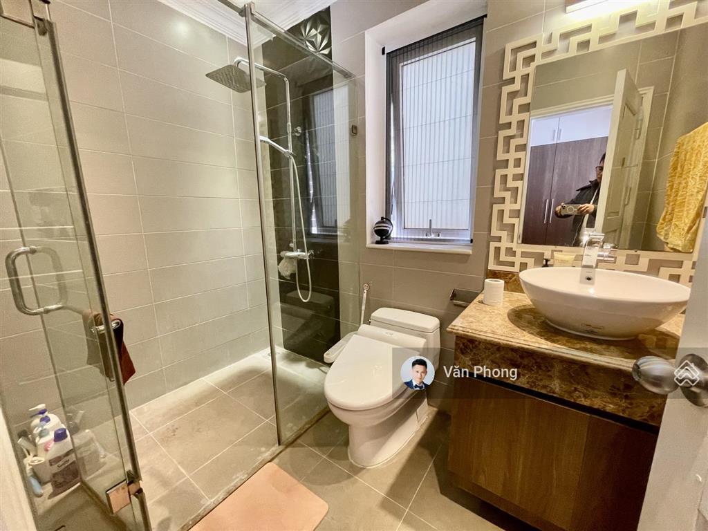 Cho thuê biệt thự vinhomes riverside, 220m2, full nội thất, sân vườn đẹp, giá 40tr