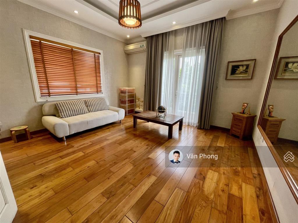 Cho thuê biệt thự vinhomes riverside, 220m2, full nội thất, sân vườn đẹp, giá 40tr