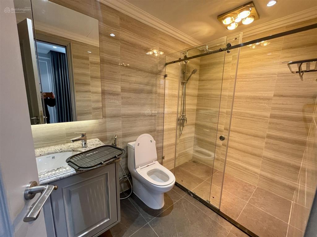 Cho thuê biệt thự đơn lập vinhomes riverside, 5pn, sân vườn rộng, full nội thất, giá 150tr