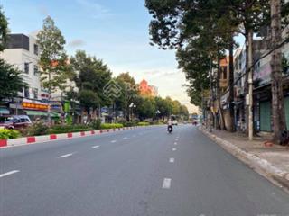 Bán gấp cắt lỗ khách sạn trung tâm mặt phố trần phú, 300m, cách biển 100m, côn đảo, bà rịa vũng tàu