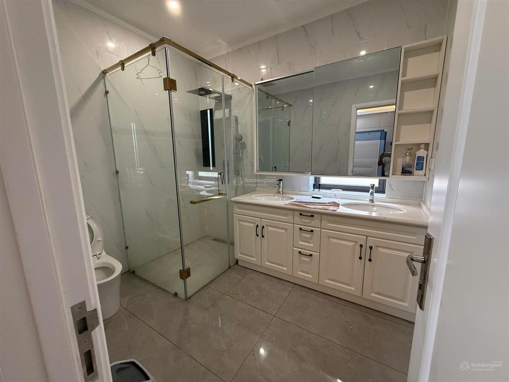 Bán căn biệt thự đơn lập vicroria village, 267m2, nhà full nội thất có thang máy giá 65 tỷ