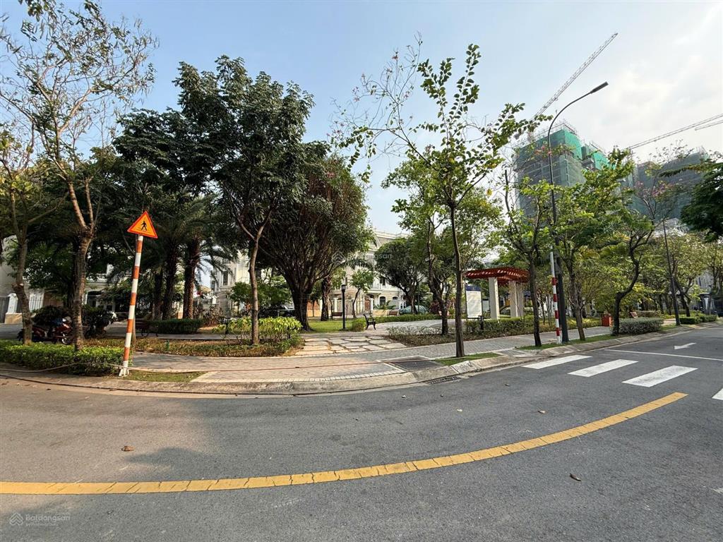 Bán căn biệt thự đơn lập vicroria village, 267m2, nhà full nội thất có thang máy giá 65 tỷ