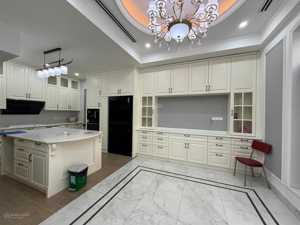 Bán căn biệt thự đơn lập vicroria village, 267m2, nhà full nội thất có thang máy giá 65 tỷ