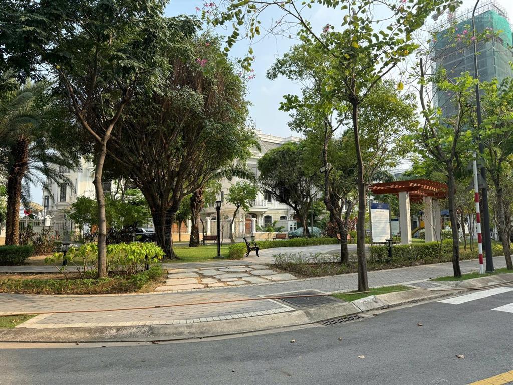 Bán căn biệt thự đơn lập vicroria village, 267m2, nhà full nội thất có thang máy giá 65 tỷ