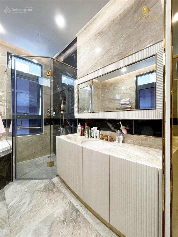 Cho thuê nhà phố có sân vườn verosa park, full nội thất cao cấp 105m2, 4 pn giá 35 tr/tháng