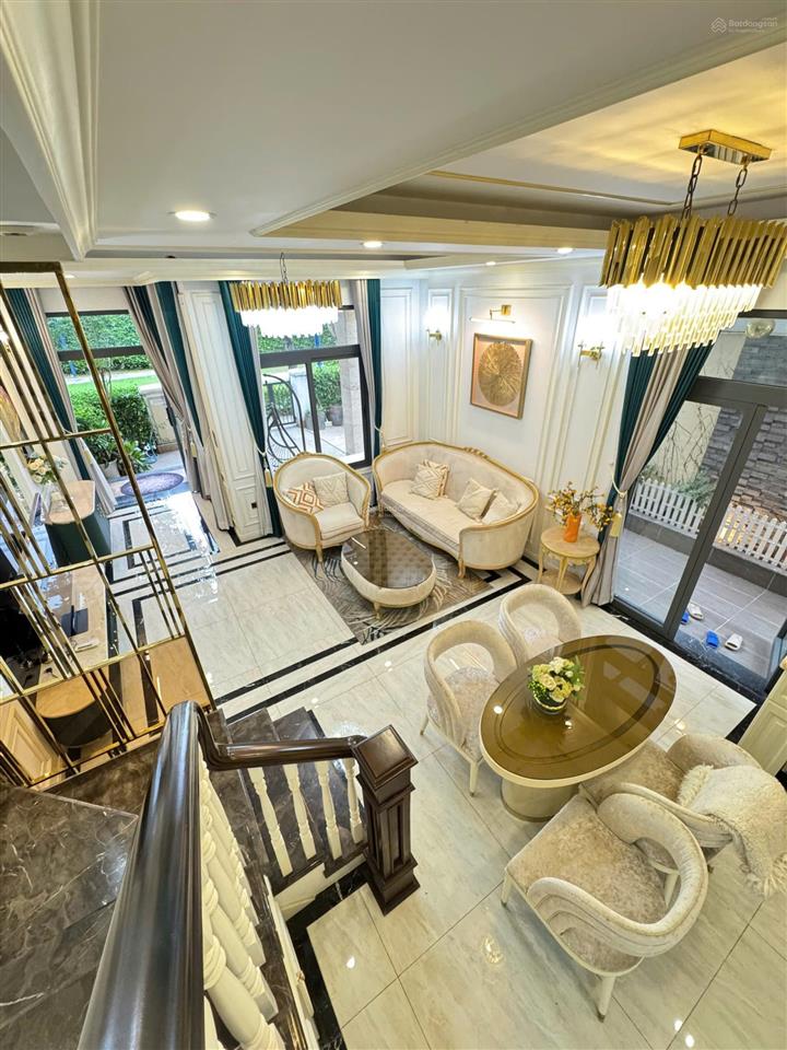 Cho thuê nhà phố có sân vườn verosa park, full nội thất cao cấp 105m2, 4 pn giá 35 tr/tháng