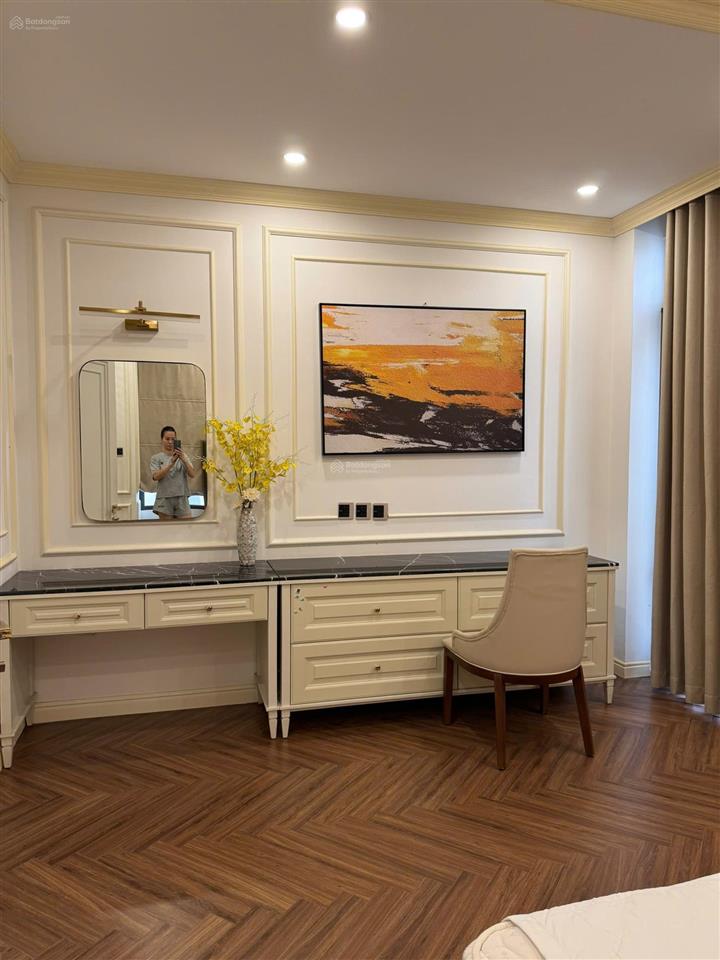 Cho thuê nhà phố có sân vườn verosa park, full nội thất cao cấp 105m2, 4 pn giá 35 tr/tháng