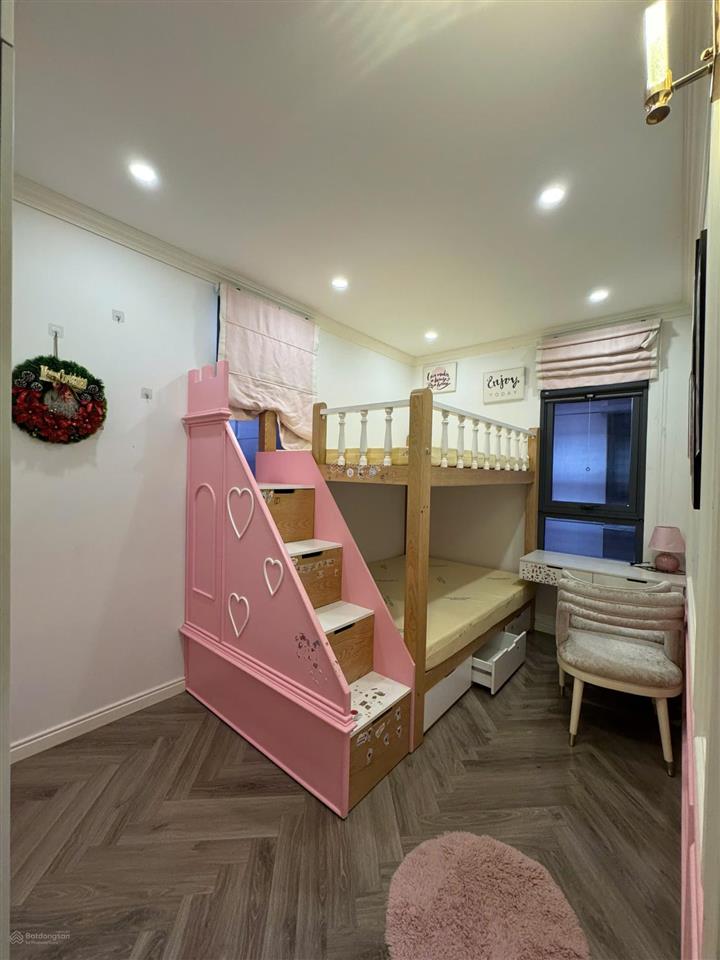 Cho thuê nhà phố có sân vườn verosa park, full nội thất cao cấp 105m2, 4 pn giá 35 tr/tháng