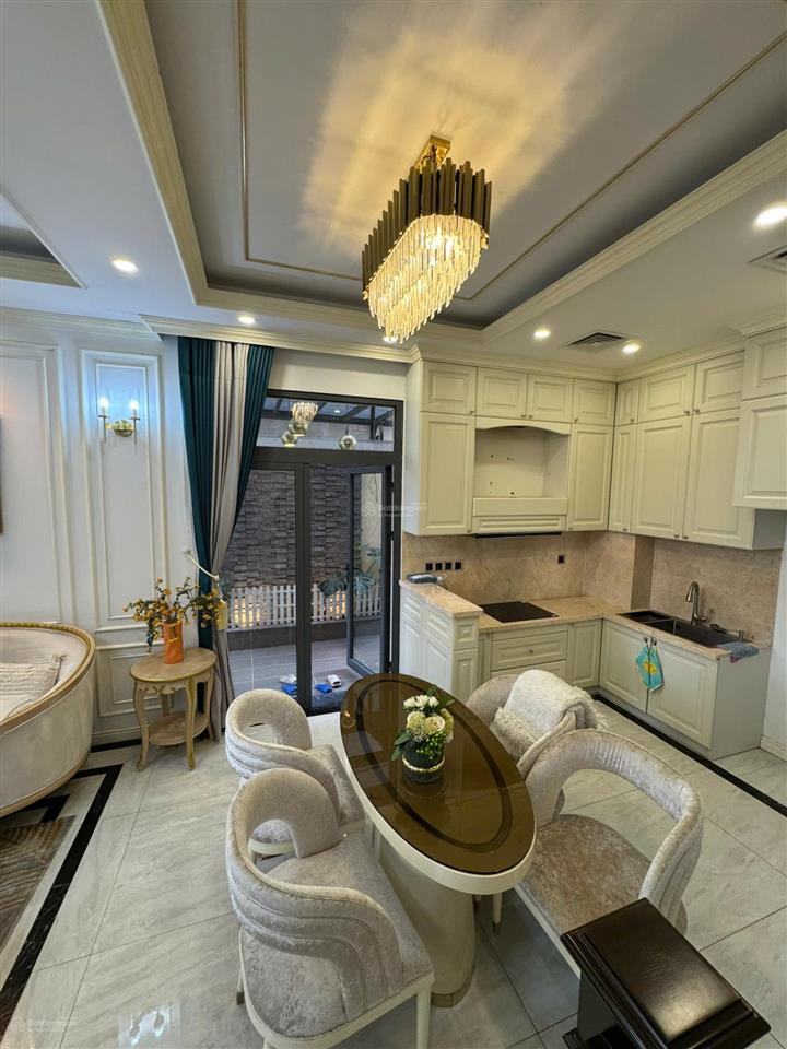 Cho thuê nhà phố có sân vườn verosa park, full nội thất cao cấp 105m2, 4 pn giá 35 tr/tháng