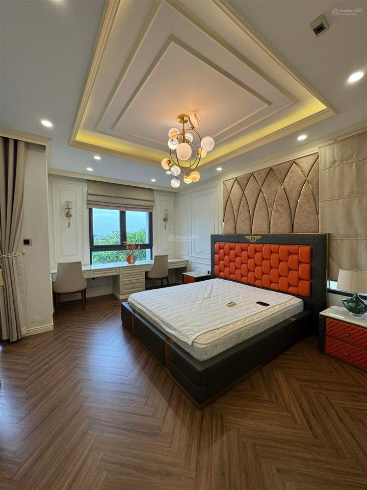 Cho thuê nhà phố có sân vườn verosa park, full nội thất cao cấp 105m2, 4 pn giá 35 tr/tháng