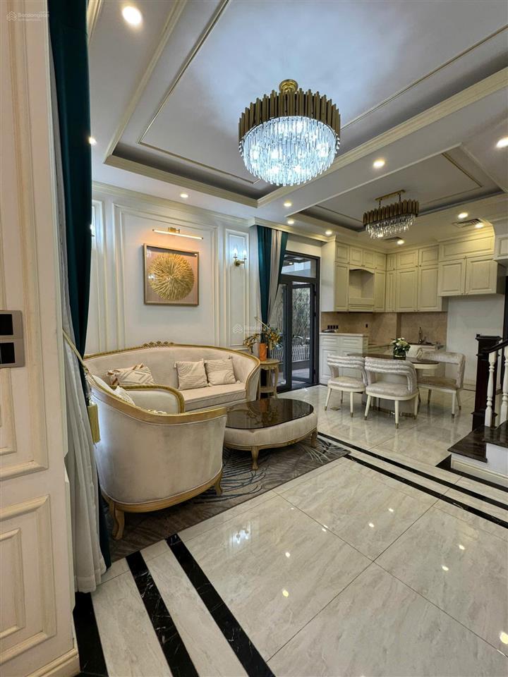 Cho thuê nhà phố có sân vườn verosa park, full nội thất cao cấp 105m2, 4 pn giá 35 tr/tháng