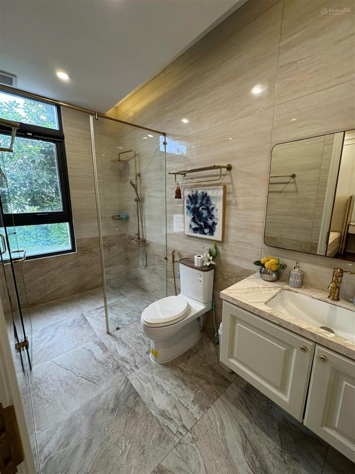 Cho thuê nhà phố có sân vườn verosa park, full nội thất cao cấp 105m2, 4 pn giá 35 tr/tháng