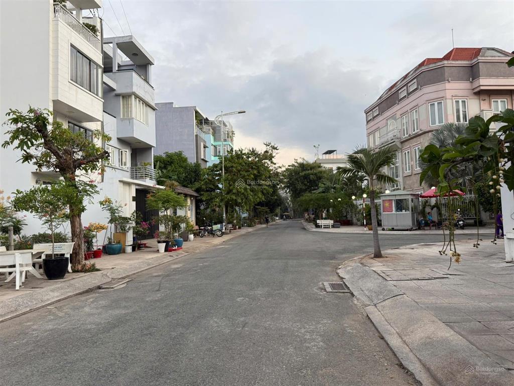 Bán đất biệt thự góc song lập, 215m2, kdc đông thủ thiêm 11x20m, xd hầm + 4 tầng  giá 99 tr/m2