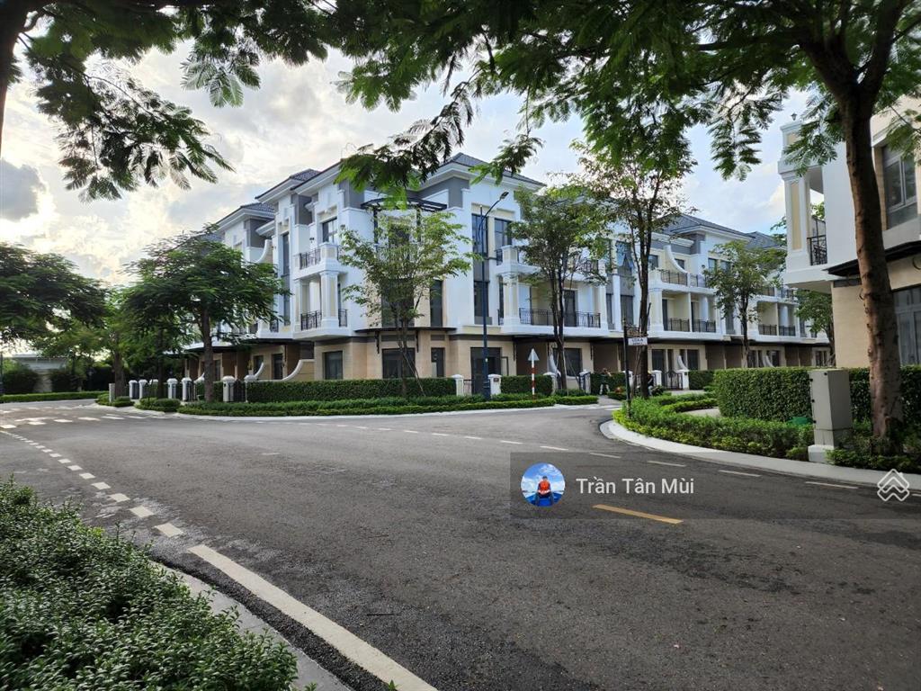 Bán căn góc hiếm trục chính, đường trước nhà rộng, siêu vị trí view công viên giá bán 33 tỷ
