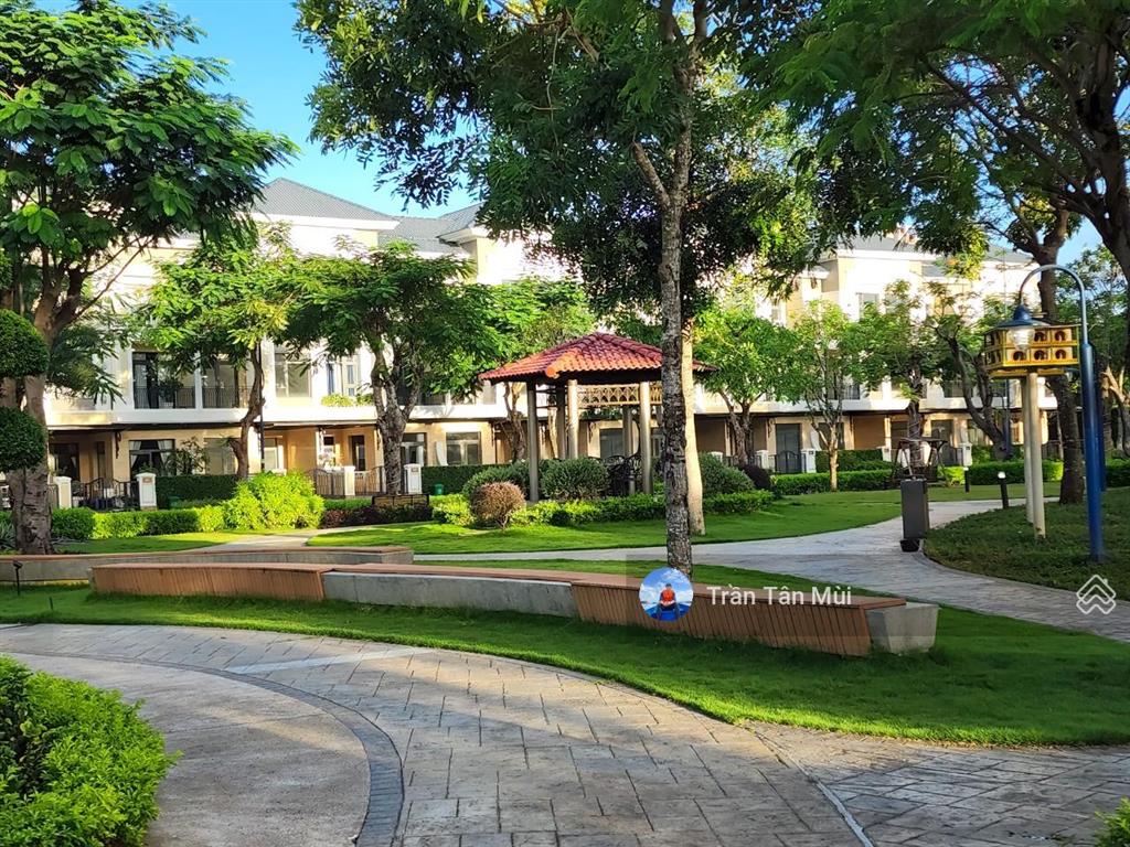 Bán căn góc hiếm trục chính, đường trước nhà rộng, siêu vị trí view công viên giá bán 33 tỷ