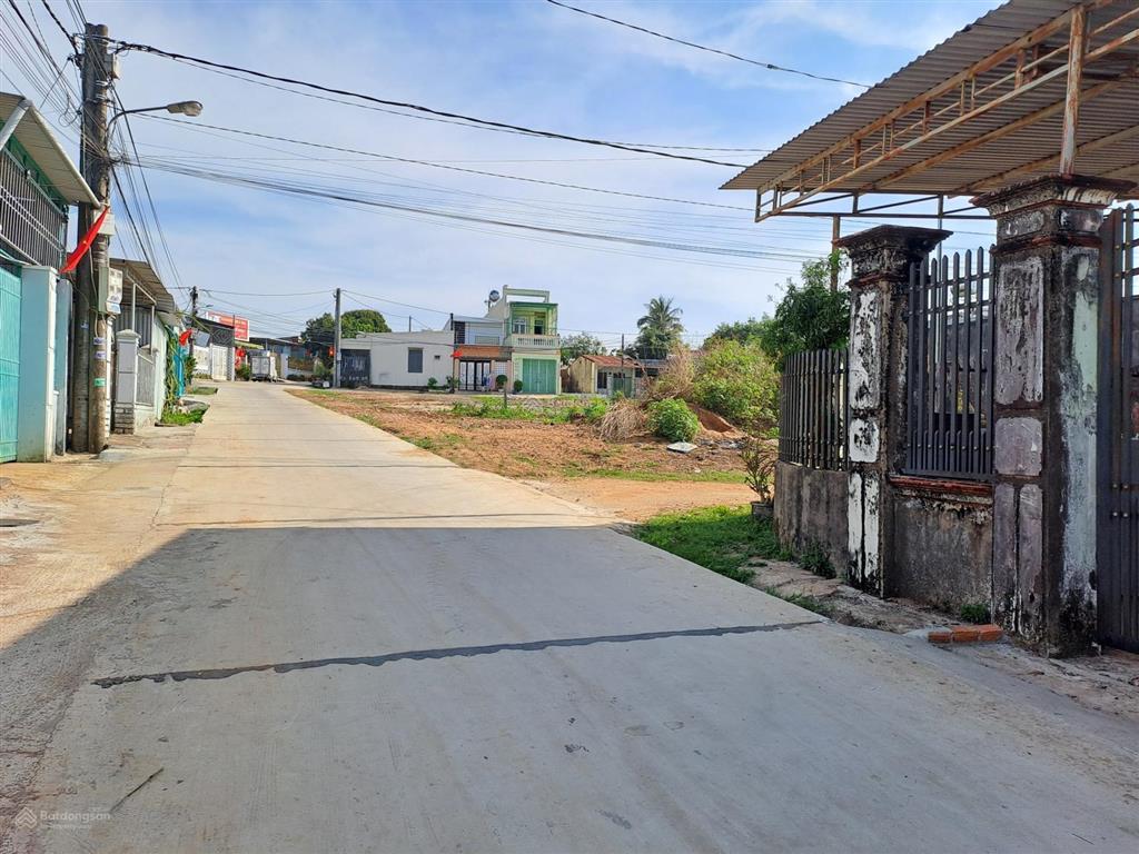 Bán lô đất tuyệt đẹp ngay ngã tư biển hồ, gần chợ gần trường cấp 1,2,3 cách danh thắng biển hồ 2km