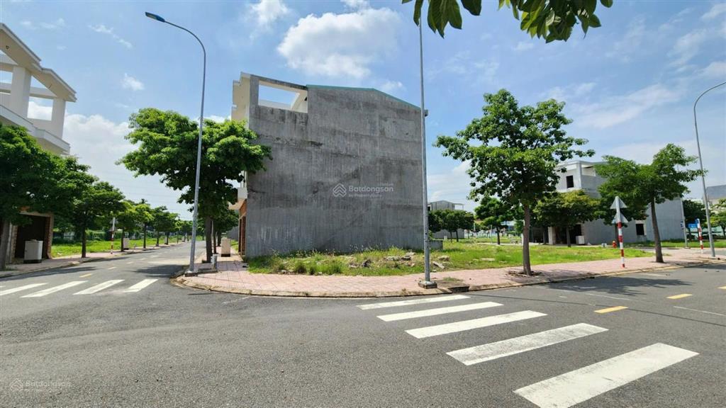 Bán đất 2 mặt tiền, gần vsip 1, kdc lê phong thuận giao, hồ chí minh