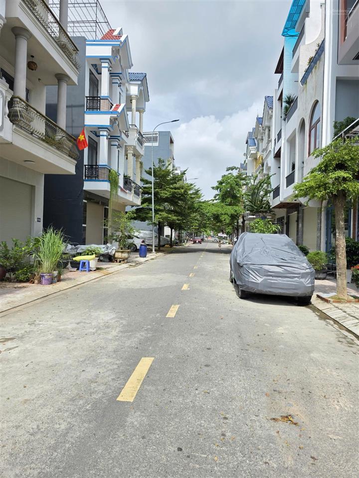 Bán nhà 1 trệt 2 lầu hoàn công gần ngã tư miếu ông cù 500m, nội thất đầy đủ bình chuẩn tp. thuận an