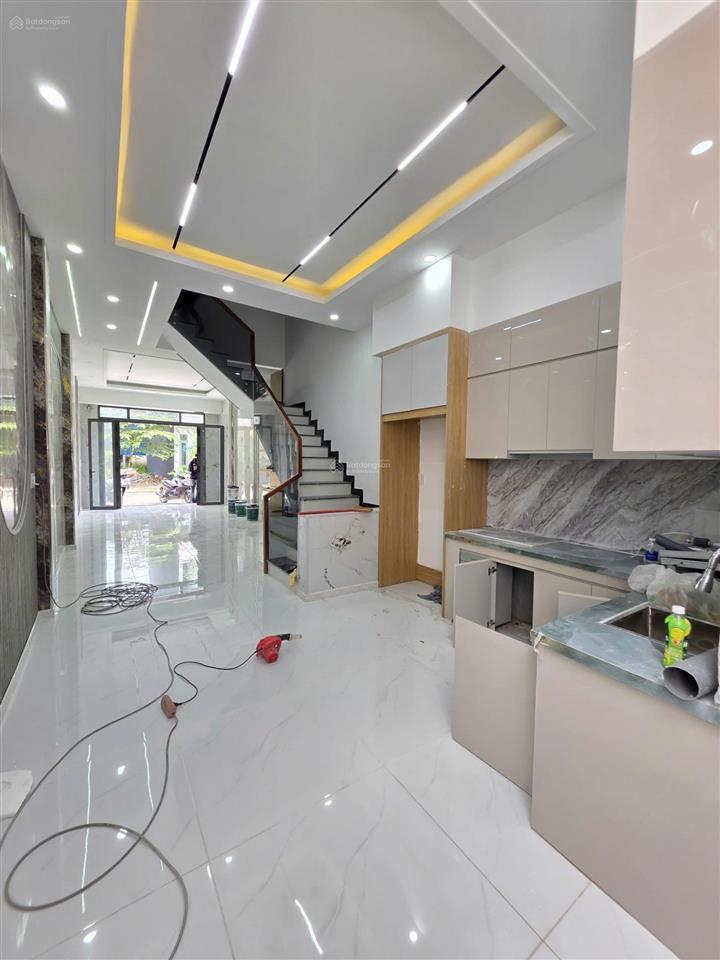 Bán nhà 1 trệt 2 lầu hoàn công gần ngã tư miếu ông cù 500m, nội thất đầy đủ bình chuẩn tp. thuận an