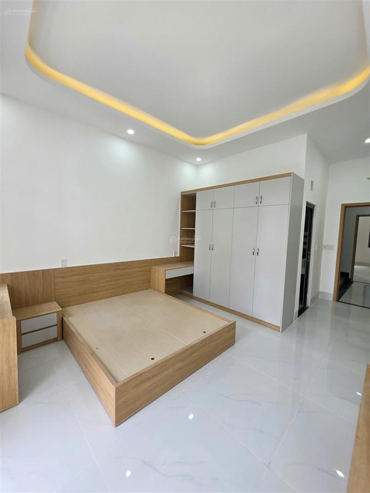 Bán nhà 1 trệt 2 lầu hoàn công gần ngã tư miếu ông cù 500m, nội thất đầy đủ bình chuẩn tp. thuận an