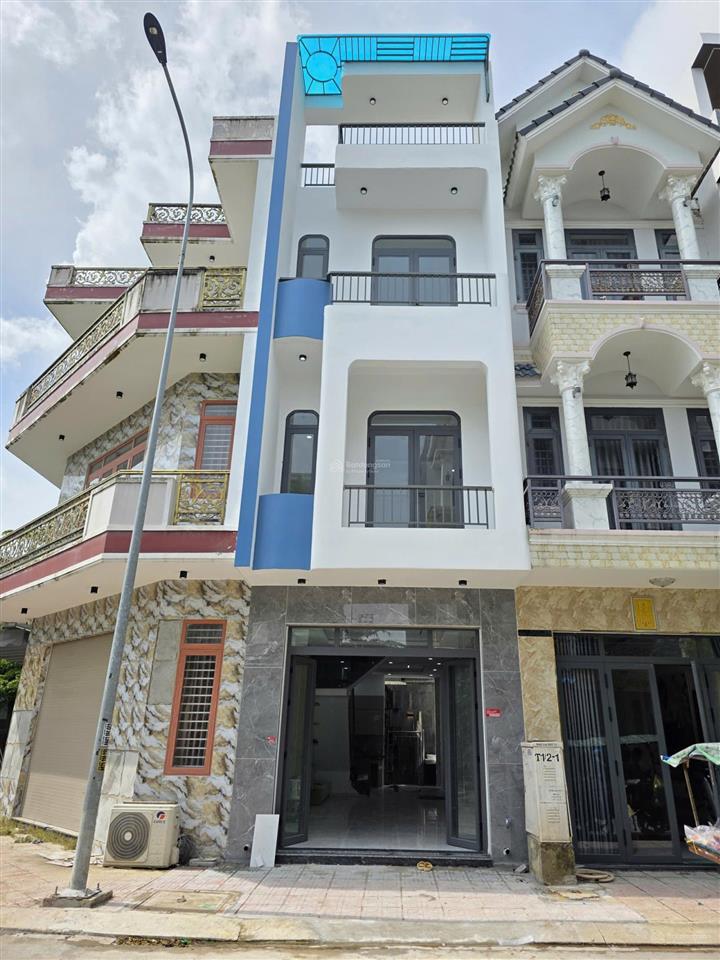 Bán nhà 1 trệt 2 lầu hoàn công gần ngã tư miếu ông cù 500m, nội thất đày đủ bình chuẩn tp.thuận an