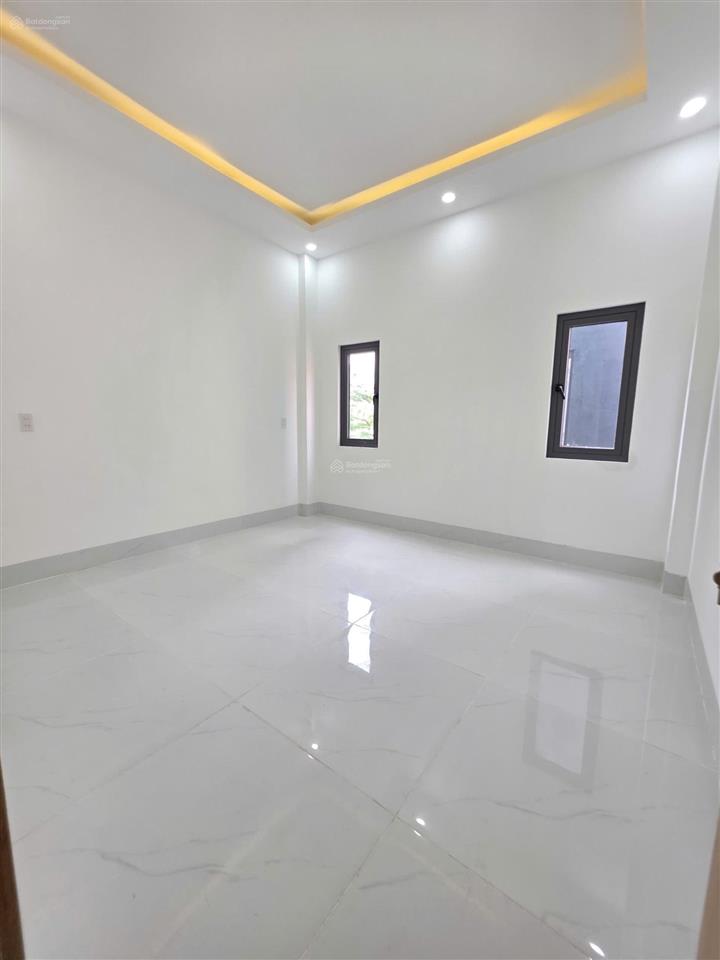 Bán nhà 1 trệt 2 lầu hoàn công gần ngã tư miếu ông cù 500m, nội thất đầy đủ bình chuẩn tp. thuận an