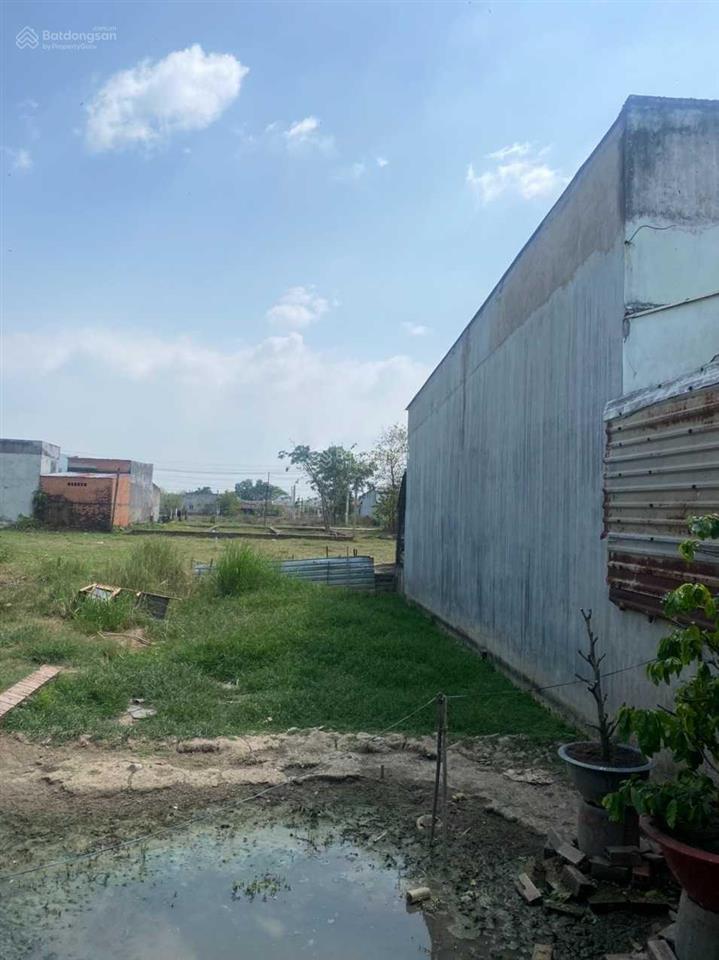 700 triệu! đất ngay trung tâm thị trấn đức hòa (5x20).  0931 313 ***