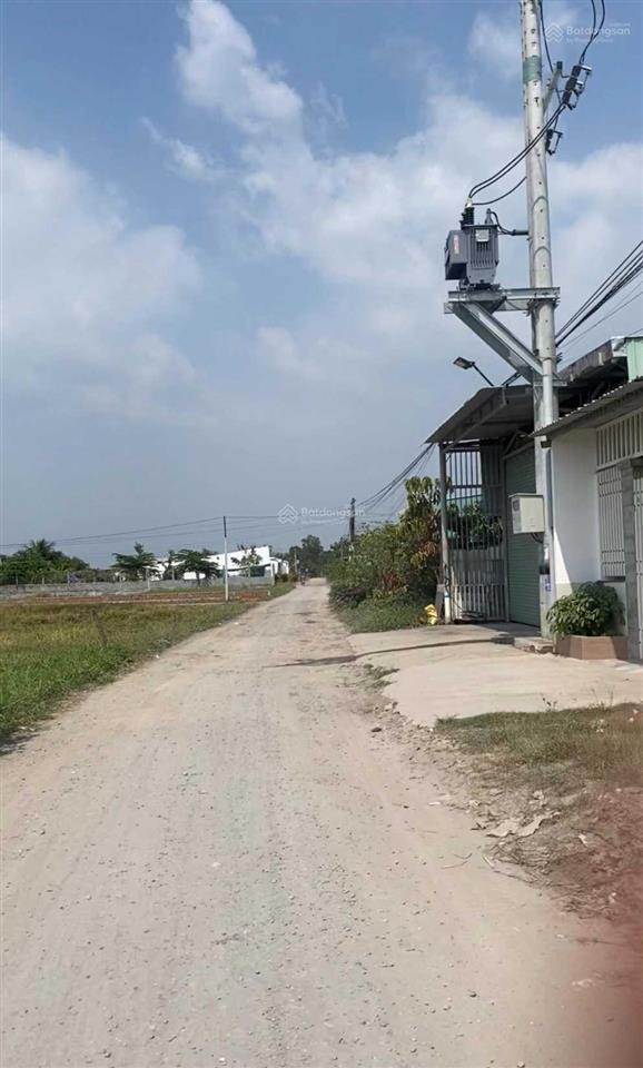 700 triệu! đất ngay trung tâm thị trấn đức hòa (5x20).  0931 313 ***