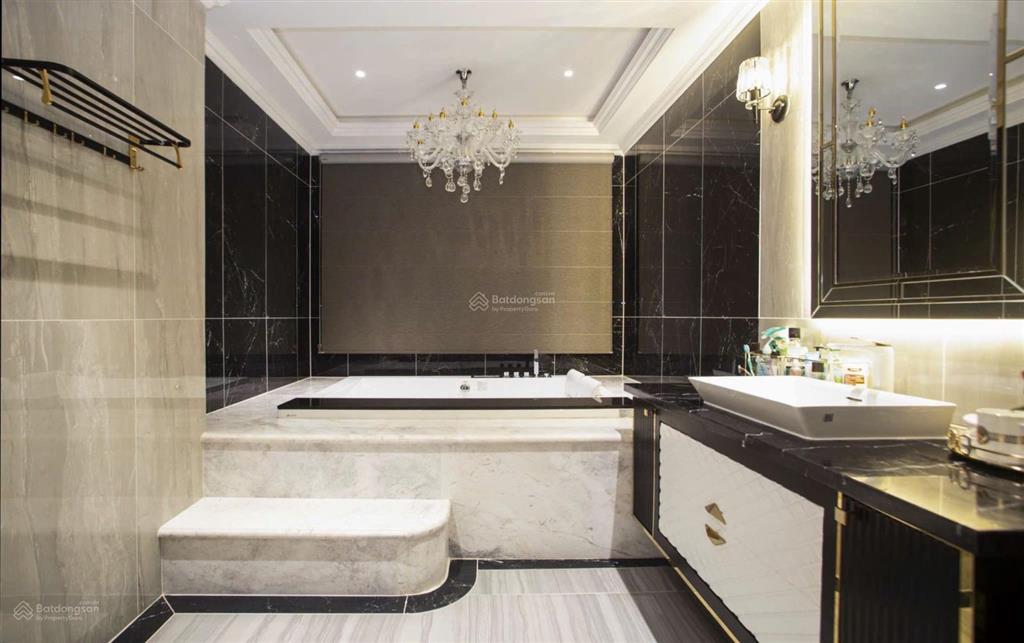 Bán biệt thự góc 2 mặt tiền võ chí công dt 476m2 full nội thất như hình  đã hoàn công 27 tỷ