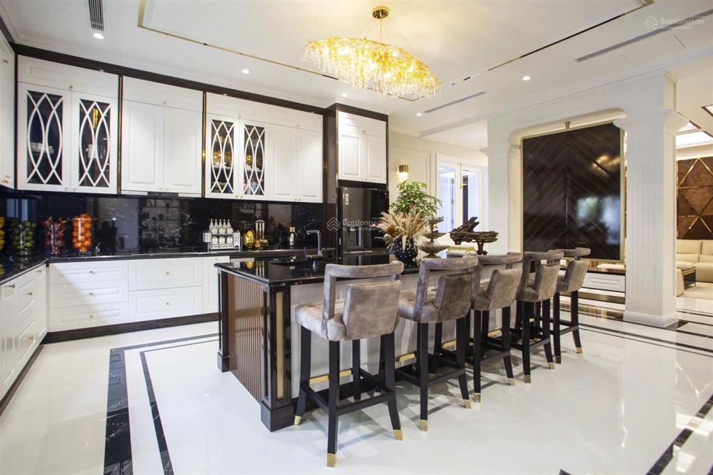 Bán biệt thự góc 2 mặt tiền võ chí công dt 476m2 full nội thất như hình  đã hoàn công 27 tỷ