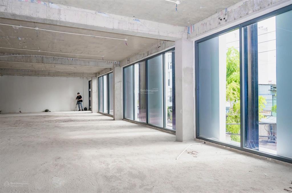 Cho thuê tòa nhà trung tâm phan thiết góc 2 mặt tiền hiếm, 0383 333 ***