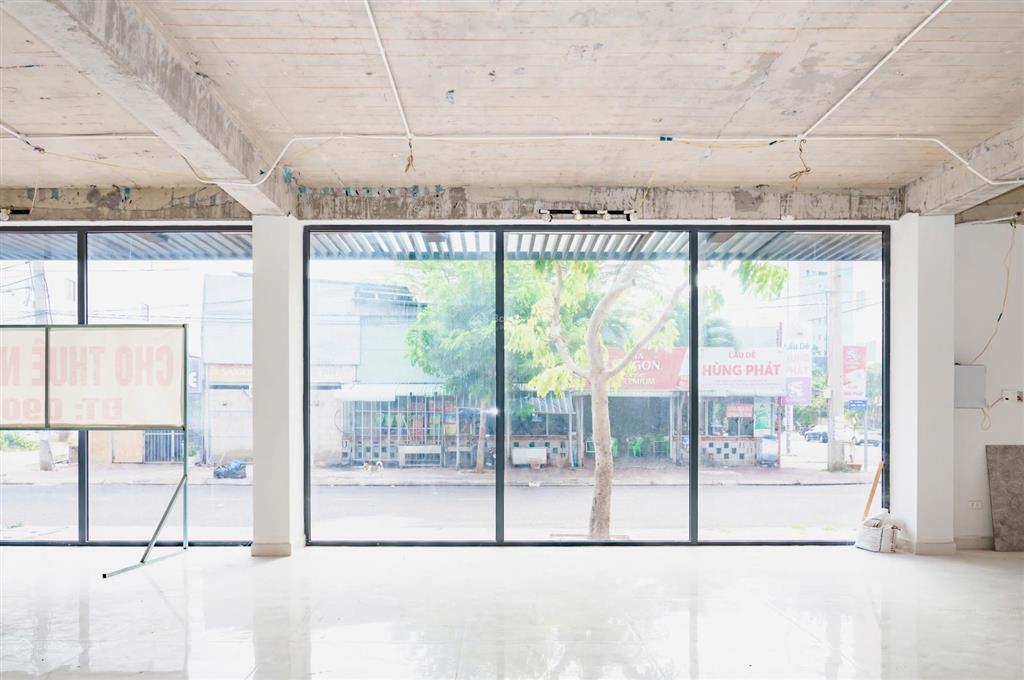 Cho thuê tòa nhà trung tâm phan thiết góc 2 mặt tiền hiếm, 0383 333 ***