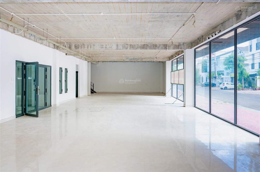 Cho thuê tòa nhà trung tâm phan thiết góc 2 mặt tiền hiếm, 0383 333 ***